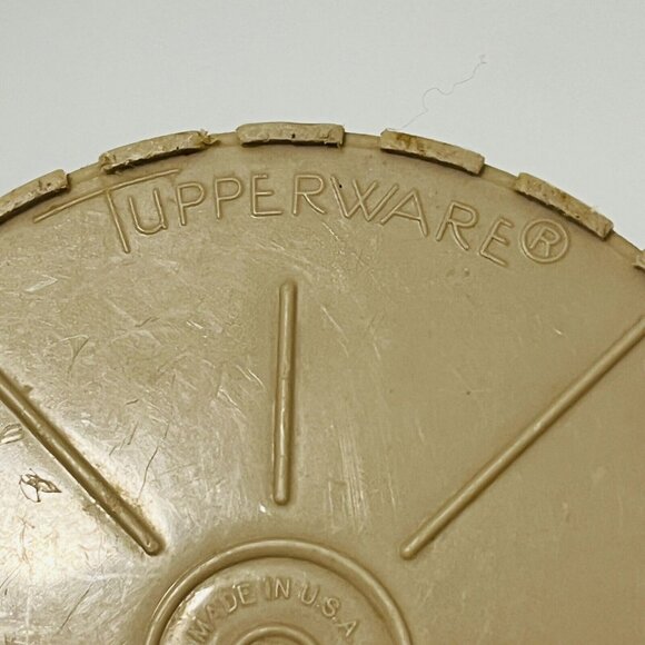 Vintage Tupperware 2 Qt Pitcher Harvest Tan Brown w/ White Push Button Lid - Picture 8 of 10